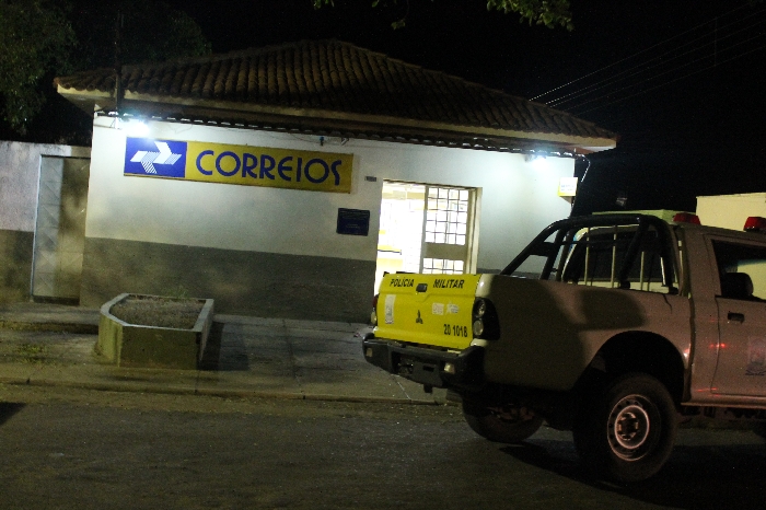 Agência dos Correios sofre tentativa de arrombamento em SRN 1 assalto correrios tentativa 2013 09 06 srna01